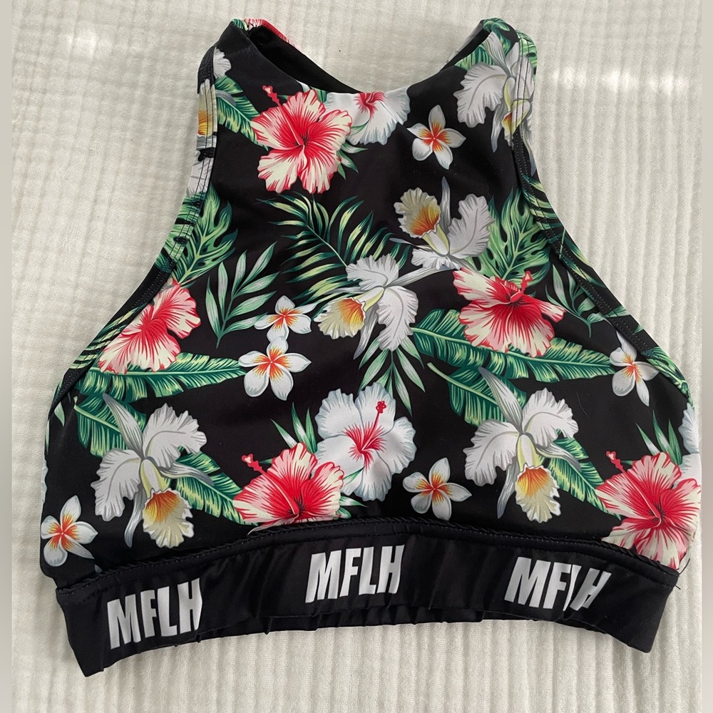 Chestee padded collar bone sports bra